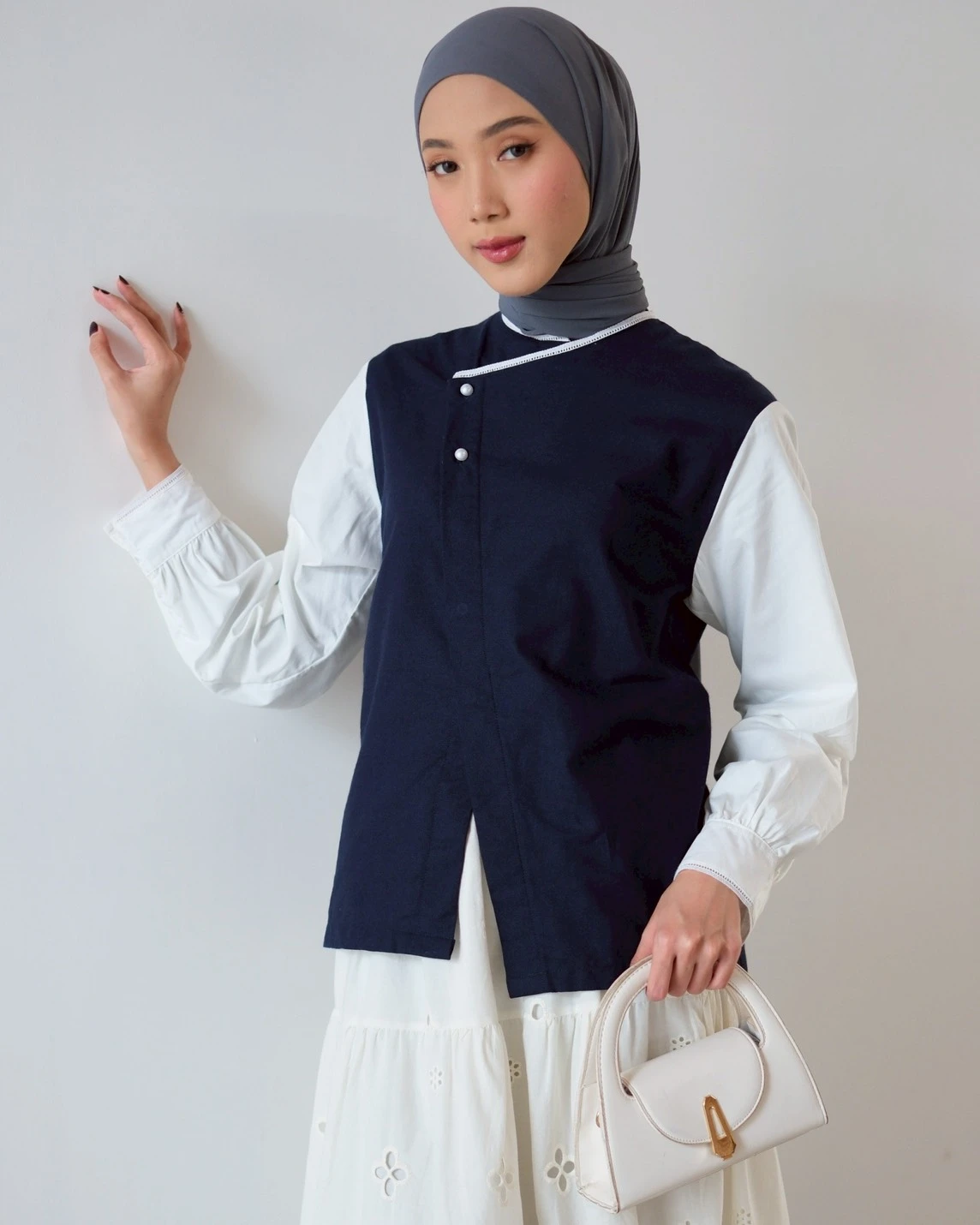 Gileth Blouse Navy - Image 3