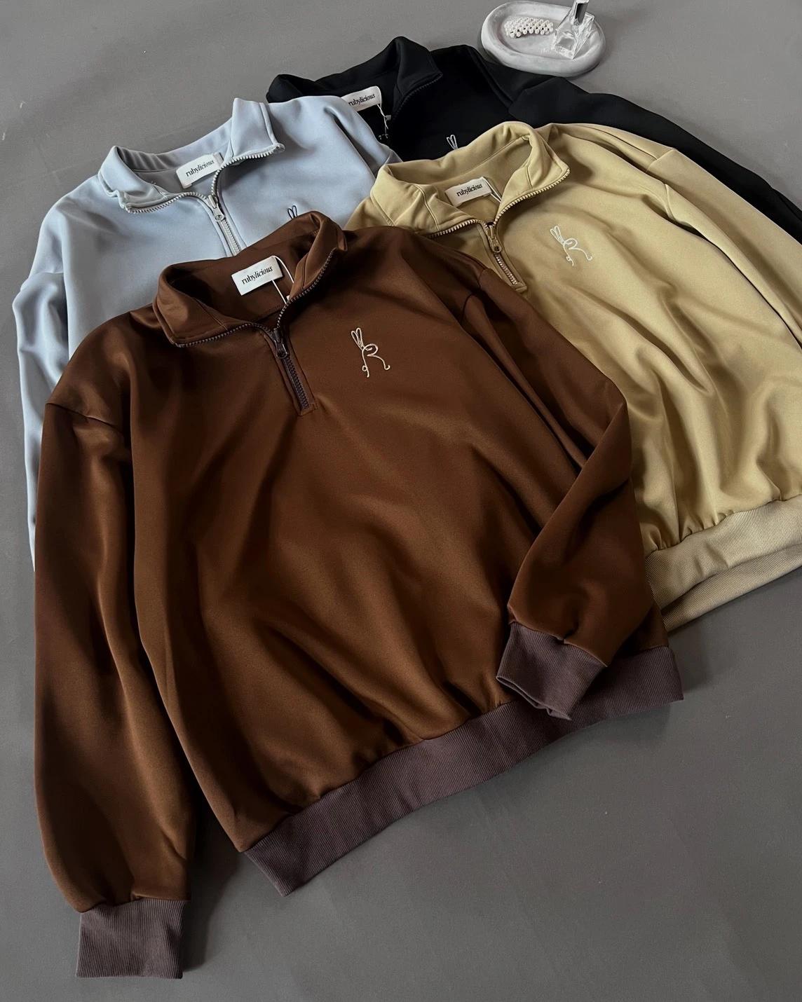 Mauri Zip Sweater Brown - Image 3