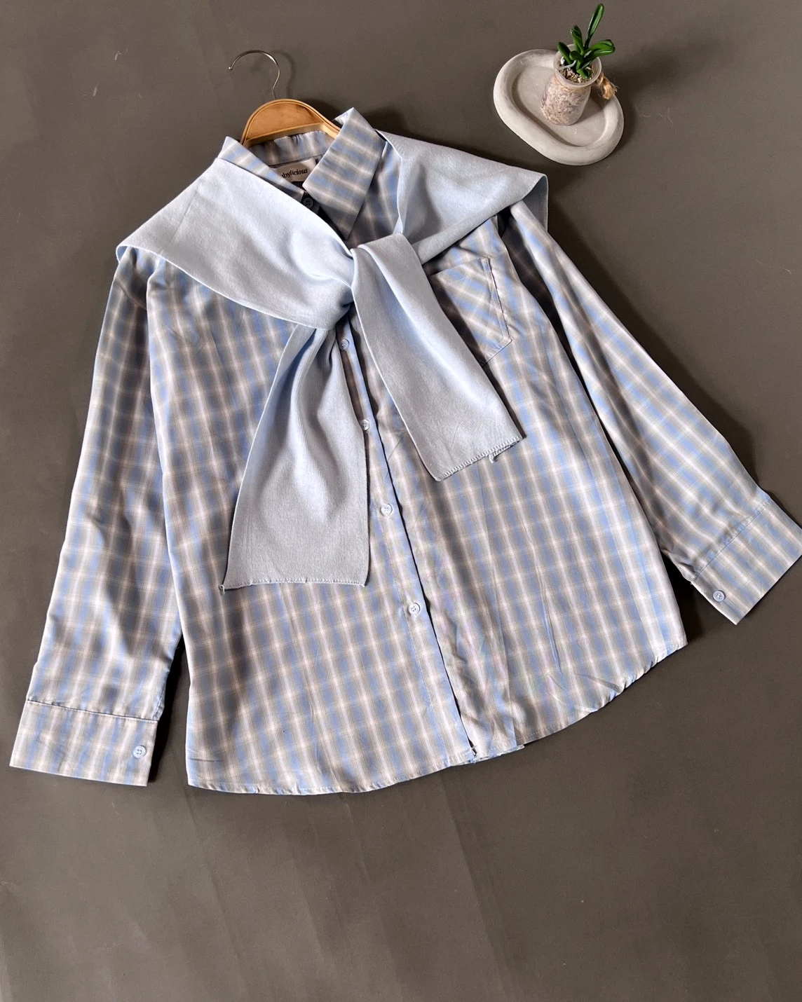 Alternative view of Uziela Set Blue
