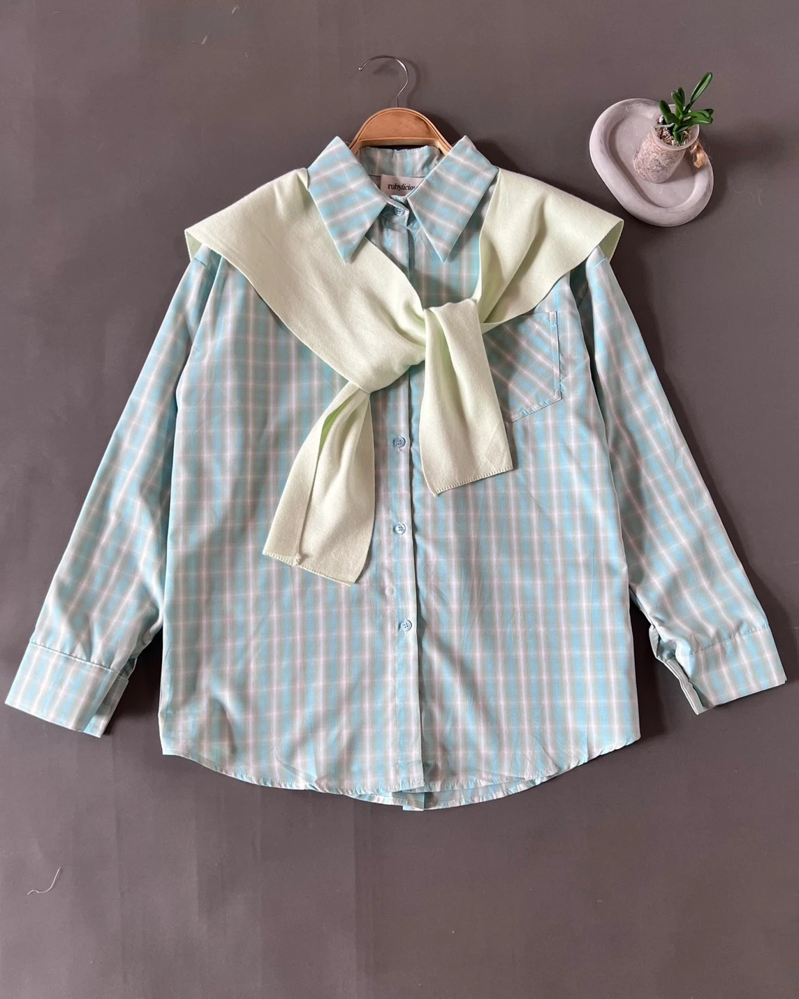Alternative view of Uziela Set Mint