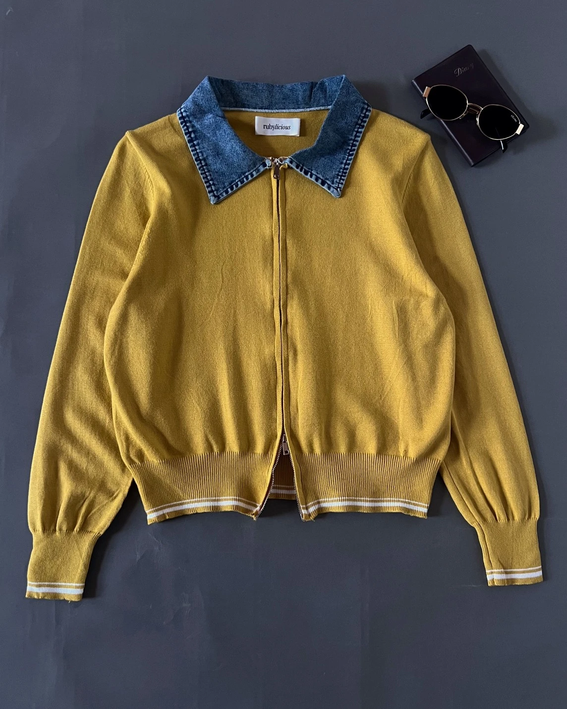 Hevaria Longsleeve Kode 144M Mustard - Image 2