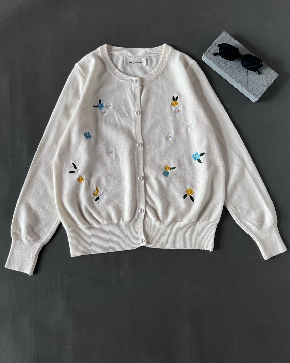Alternative view of Mazola Cardi Broken White