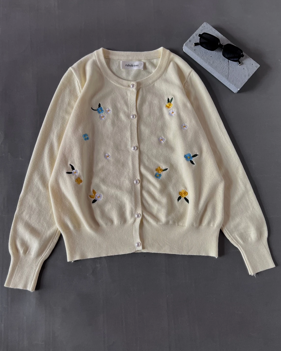 Alternative view of Mazola Cardi Yellow