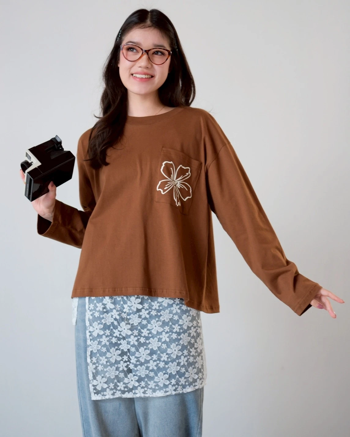 Alternative view of Caeri Tee Brown