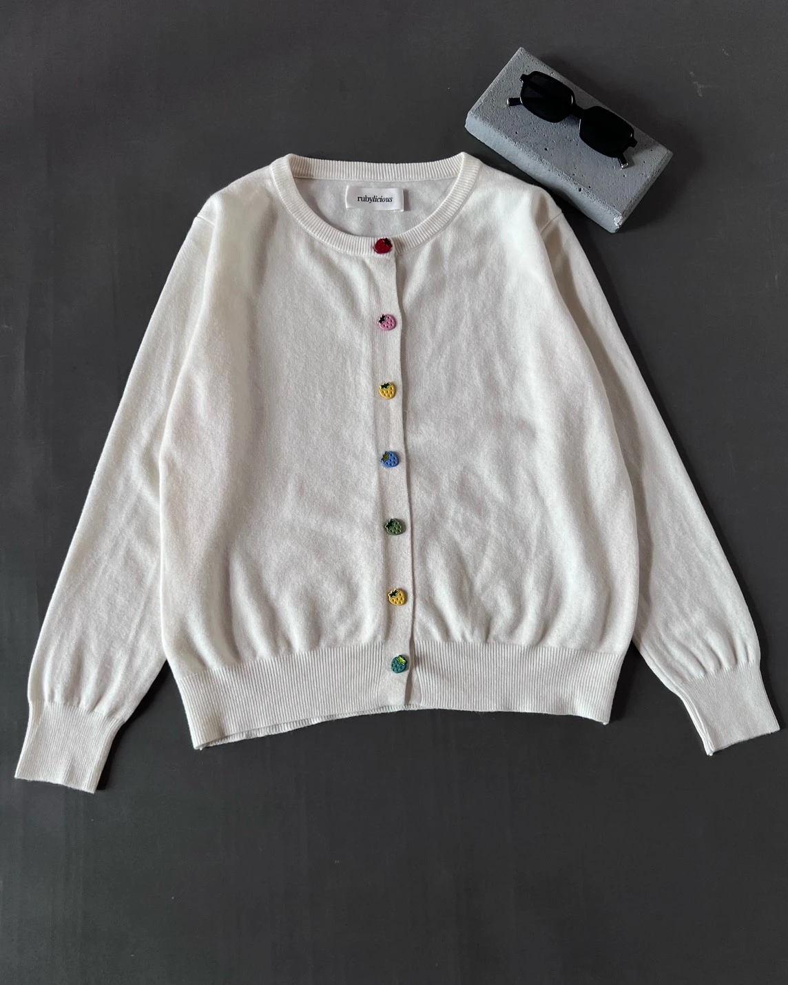 Alternative view of Avriel Cardi Kode 708N Broken White