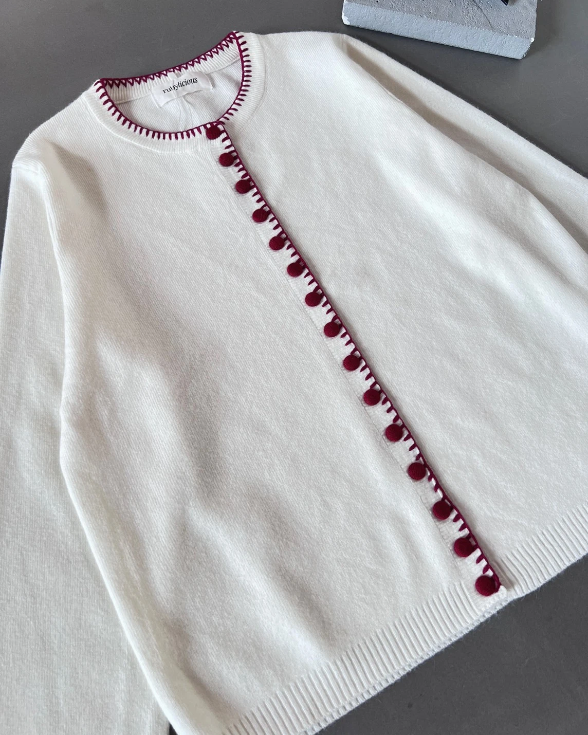 Alternative view of Xeyona Cardi Kode 8807 Broken White