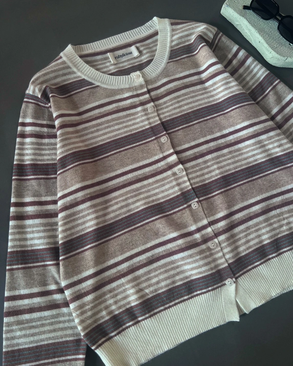 Dheca Stripe Cardi Kode 10-P Broken White