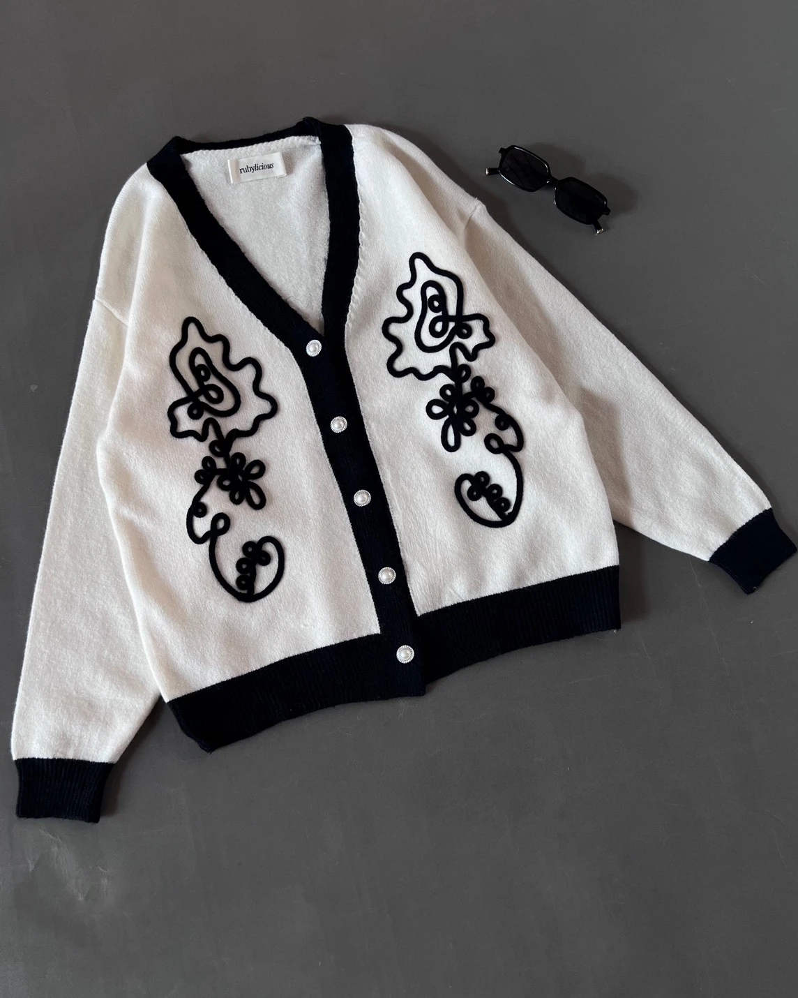 Alternative view of Falzena Cardi Kode 8-P Broken White