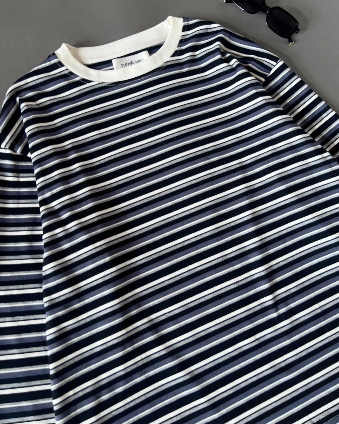 Gideon Stripe Longsleeve Kode 212P Black