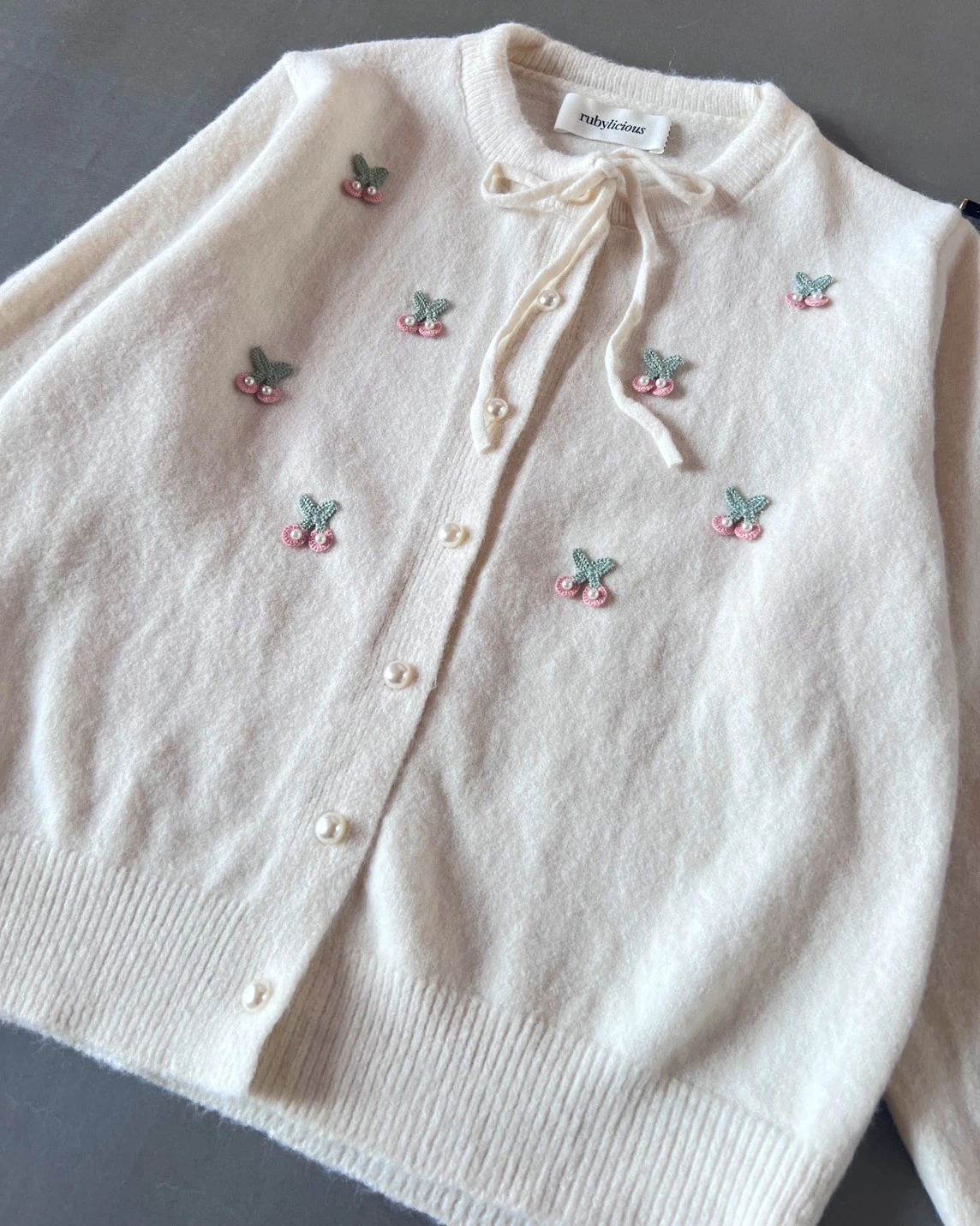 Caska Cardi Kode 352N Broken White