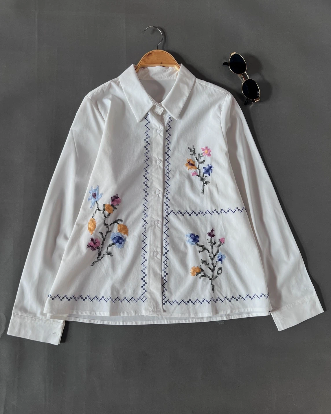 Alternative view of Clyda Shirt Kode 20448 Broken White