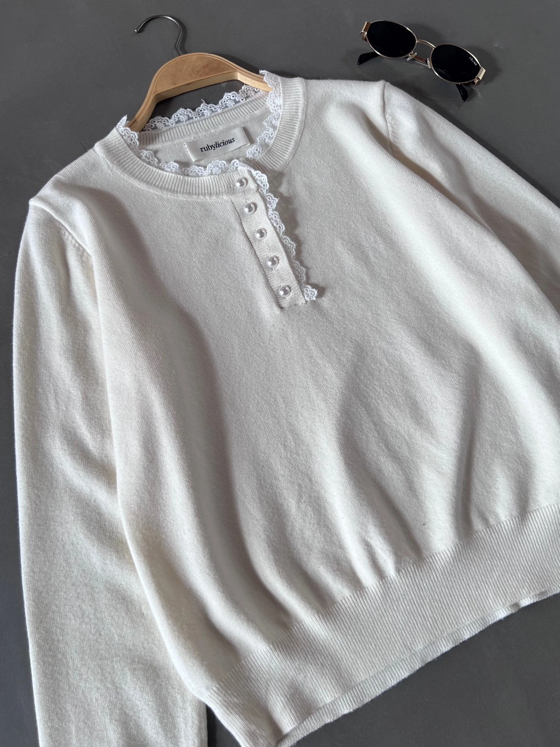 Alternative view of Eryel Longsleeve Kode 170 O Broken White