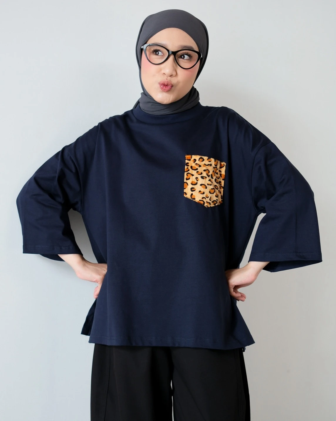 Pocket T-Shirt Navy - Image 4