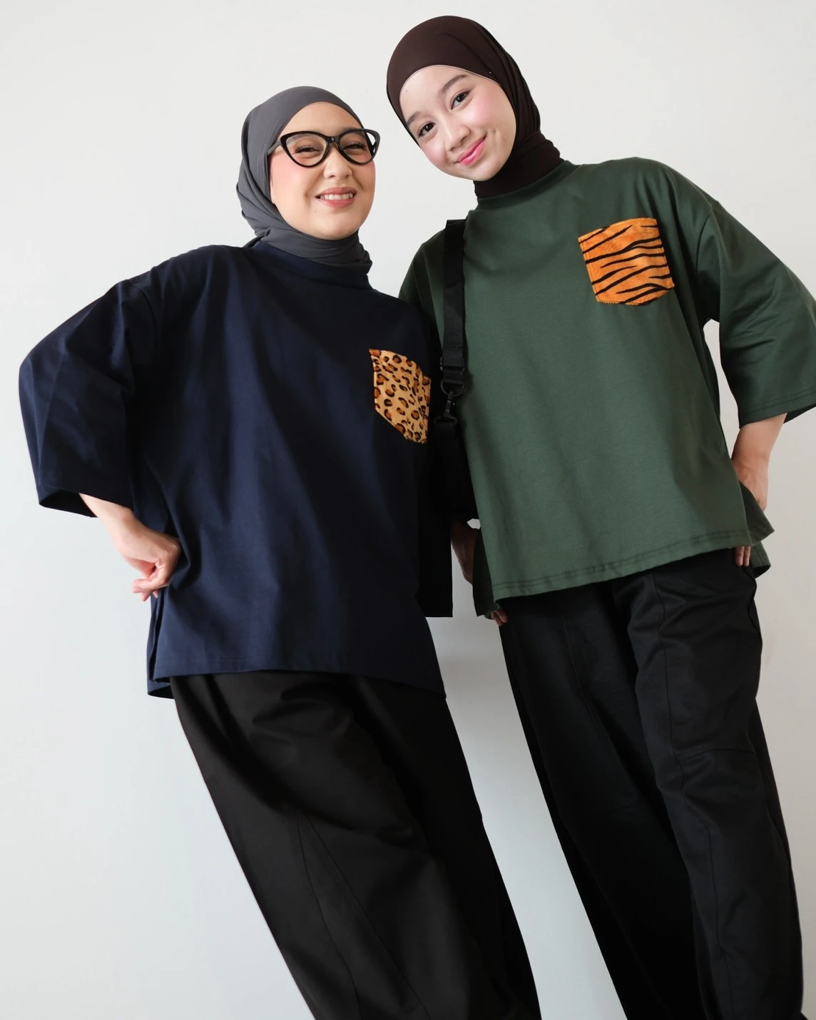 Pocket T-Shirt Navy - Image 3