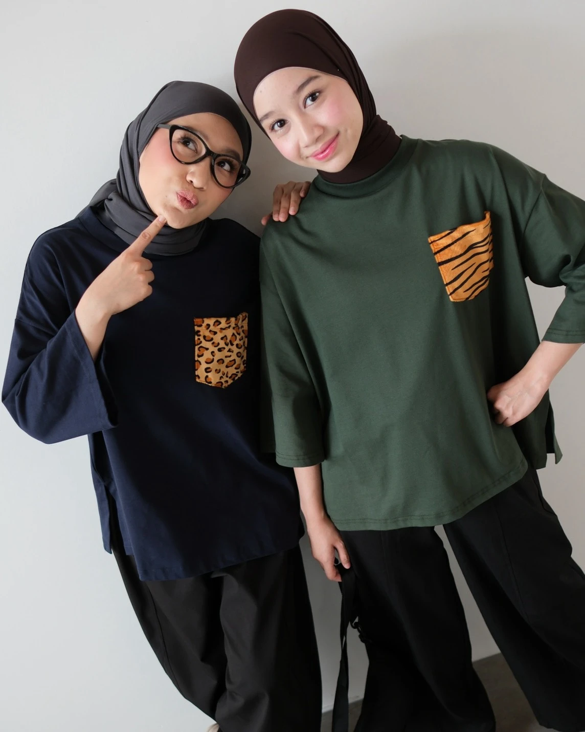 Alternative view of Pocket T-Shirt Army