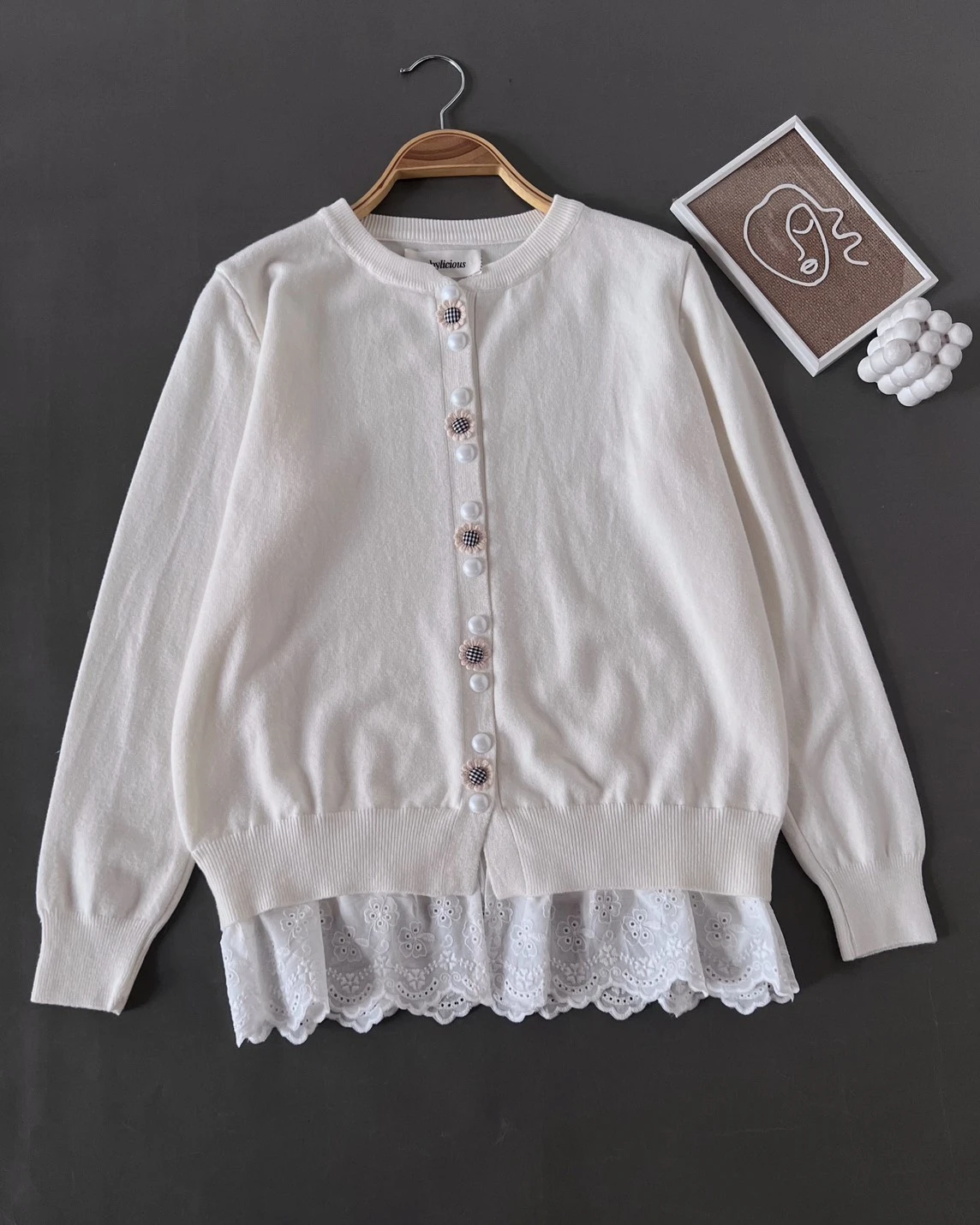 Alternative view of Dhefa Cardi Kode 362P Broken White