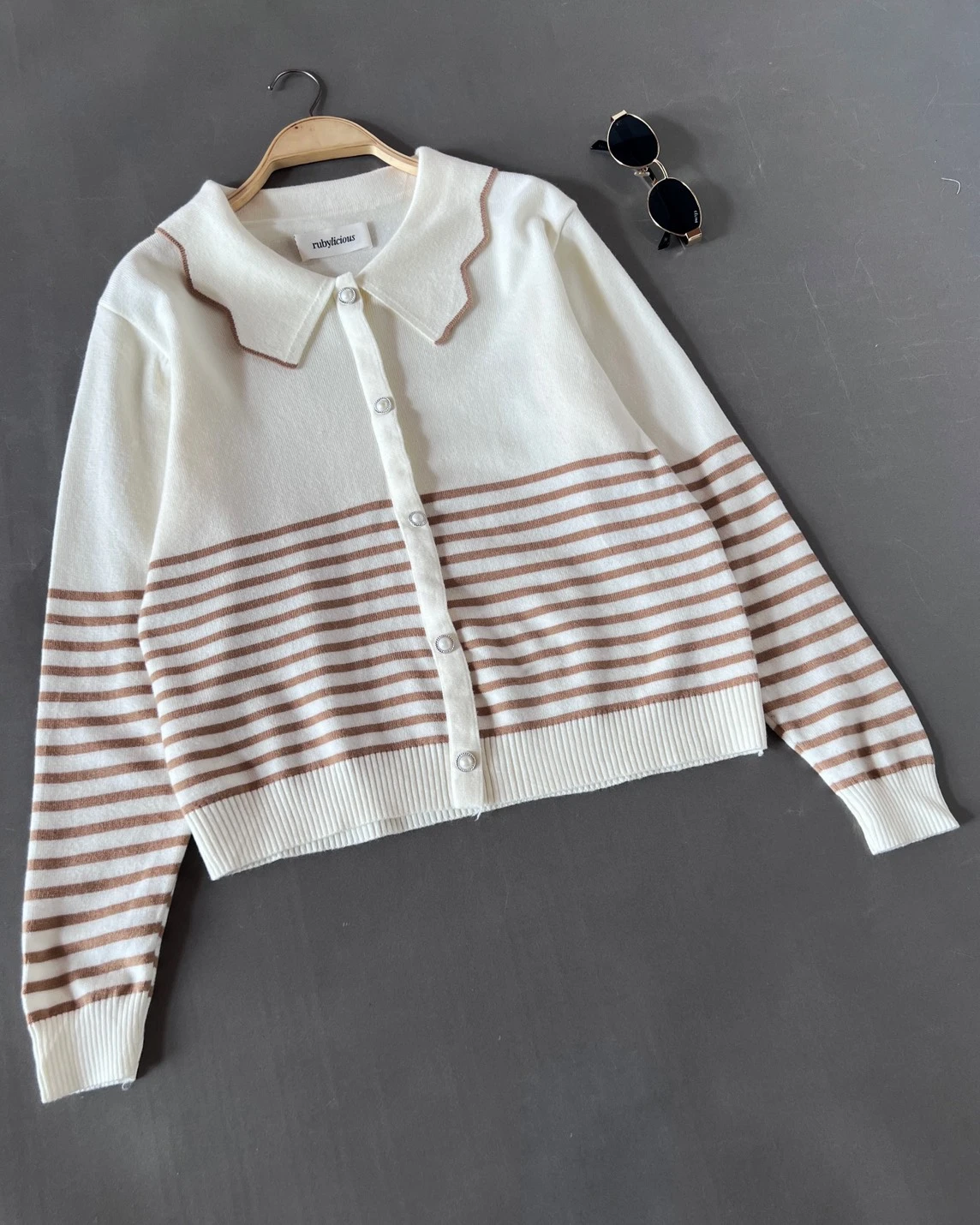 Alternative view of Godiva Longsleeve Kode 272P Brown