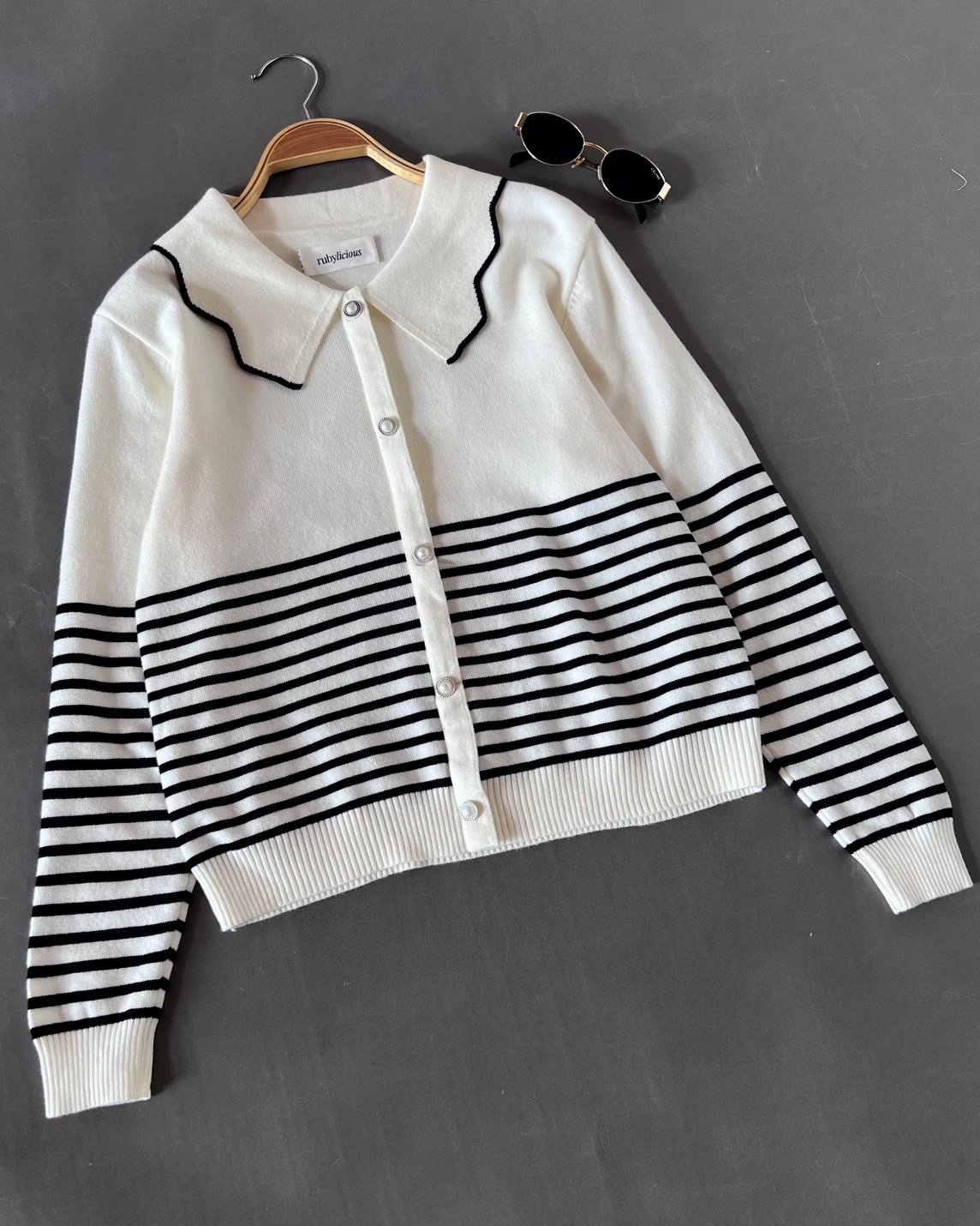 Godiva Longsleeve Kode 272P Black