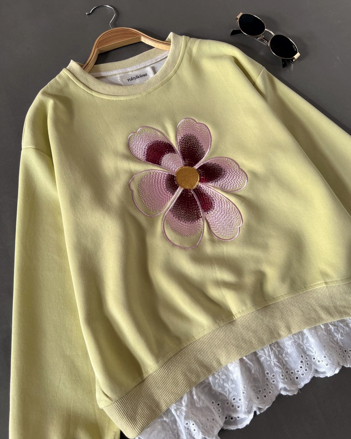 Alternative view of Qaula Longsleeve Kode 304 O Lime