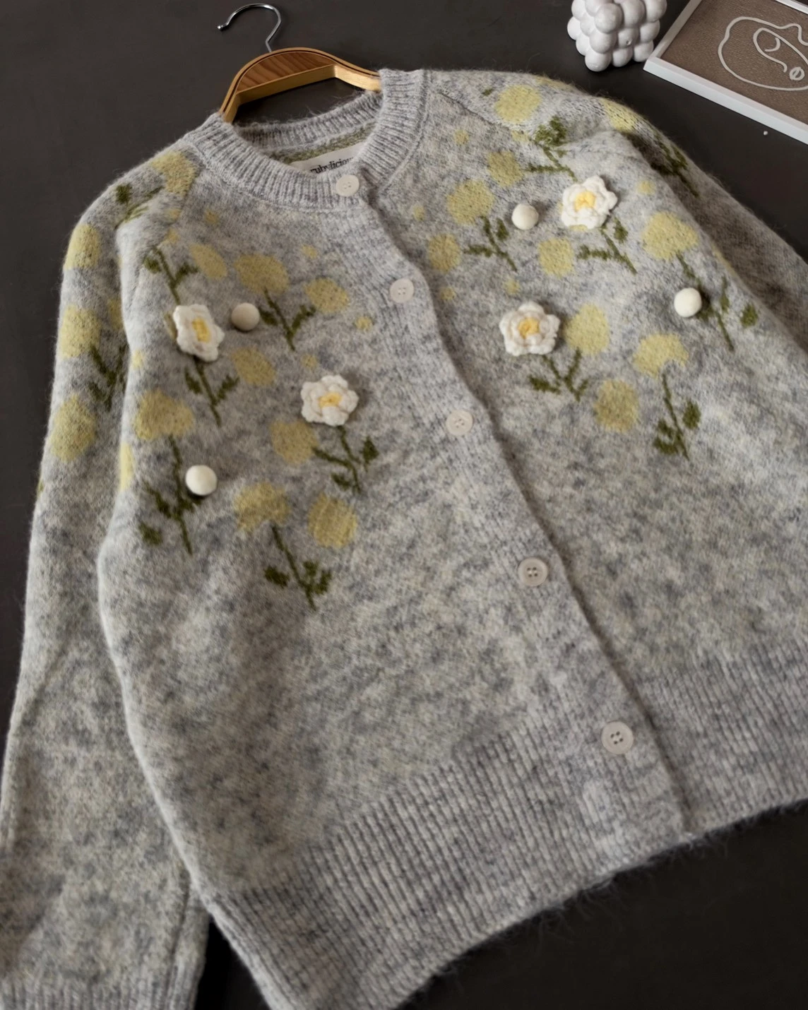 Alternative view of Monera Cardi 381O Light Grey